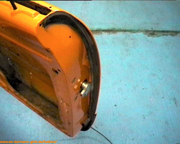 http://www.badura-software.de/vw-karmann-ghia/pictures/restoration/video/badura.0610.jpg