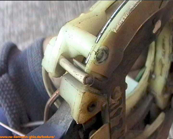 http://www.badura-software.de/vw-karmann-ghia/pictures/restoration/video/badura.1361.jpg