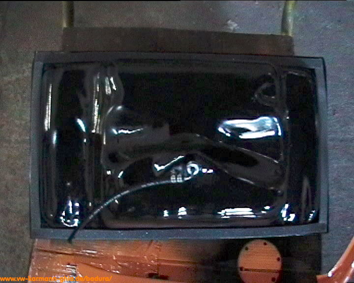 http://www.badura-software.de/vw-karmann-ghia/pictures/restoration/video/badura.1429.jpg